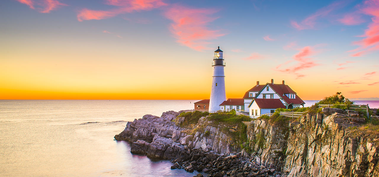 Lighthouse overlooking Cape Elizabeth in Maine. Click here to book.